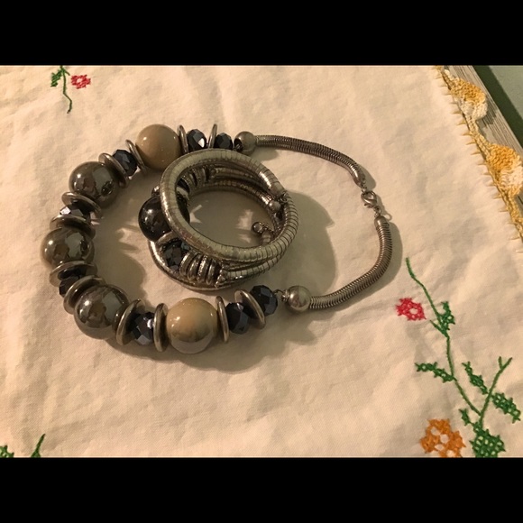 Large Beads Necklace & Bracelet - Picture 9 of 10